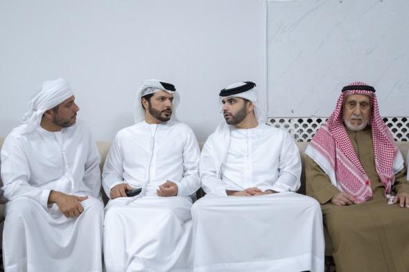 منصور بن محمد يقدم واجب العزاء في وفاة علي سالم علي العديدي