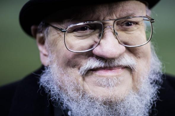 كاتب
Game
of
Thrones
جورج
ر.ر.
مارتن
يقول
إنه
لا
يوجد
خطة
إذا
توفي
قبل
إنهاء
Winds
of
Winter