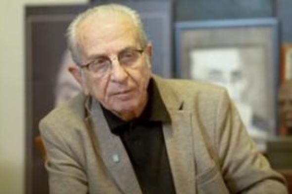 على
بدرخان:
جاهين
رسم
يوسف
شاهين
وقال
لخادمته
لو
ده
على
الباب
قوليله
مش
هنا