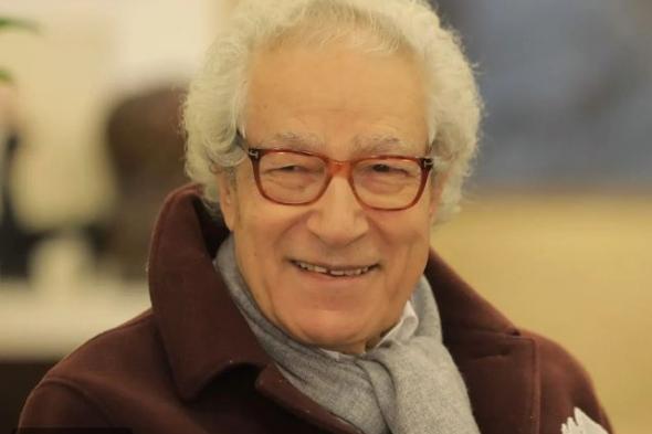 تكريم فاروق حسني بجائزة الإنجاز مدى الحياة وتركي آل الشيخ يقبل رأسه