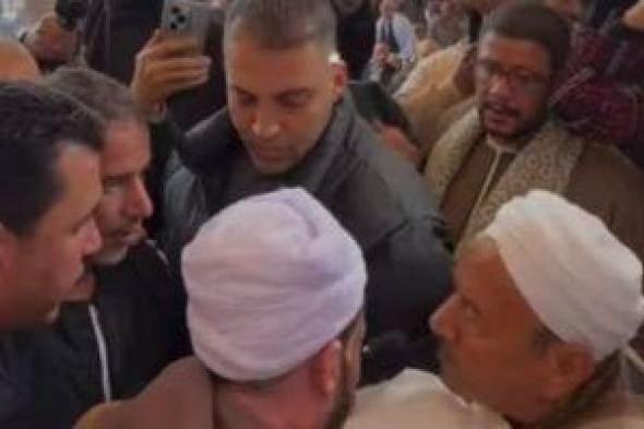 الصلح
خير..
انتهاء
خصومة
بين
عائلتين
بتقديم
الكفن
في
الصف..
صور