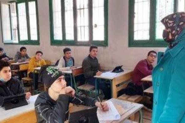 طلاب
الشهادة
الإعدادية
يبدأون
امتحانات
المواد
الدراسية
الأساسية
للترم
الأول