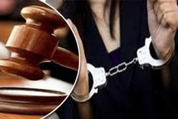 خلاف
داخل
ميكروباص
يدفع
سيدة
للاعتداء
على
ربة
منزل
بسكين
في
الطالبية