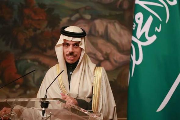 وزير
    الخارجية
    يبحث
    مع
    نظرائه
    العراقي
    والإيراني
    العلاقات
    الثنائية
    والتطورات
    الإقليمية