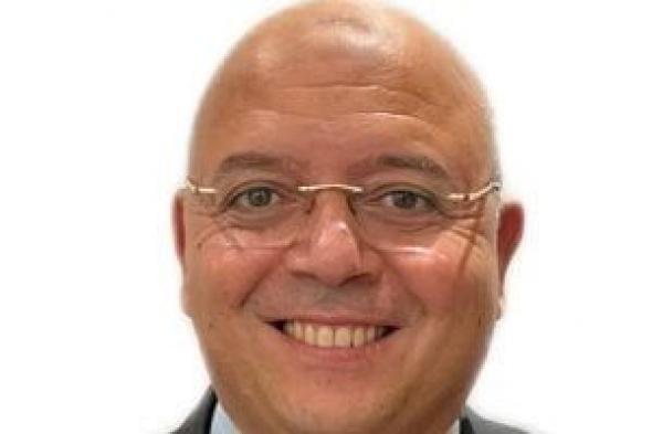 رئيس
هيئة
النفل
العام
بالقاهرة
يقدم
شرح
كامل
لمنظومة
الدفع
الإلكتروني..
فيديو