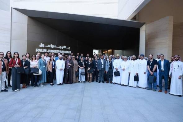 مشاركون
      في
      منتدى
      دبي
      للمشاريع
      يزورون
      عدداً
      من
      المعالم