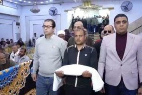 إنهاء
خصومة
ثأرية
بين
عائلتين
بمركز
ملوي
بتقديم
الكفن..
صور