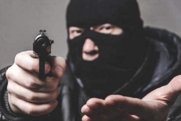 أمريكي سرق بنكاً ليشتري وجبة طعام .. وترك الباقي إكرامية للنادل