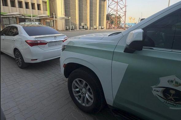 «مرور
    الرياض»
    يضبط
    قائد
    مركبة
    لارتكابه
    عدة
    مخالفات