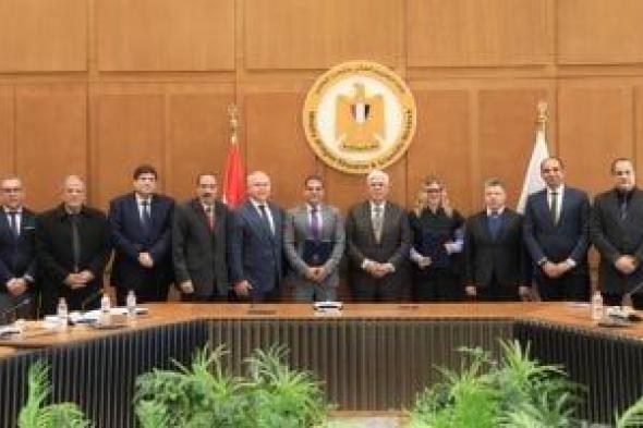 وزير
التعليم
العالي:
تقديم
برامج
دراسية
بينية
حديثة
تواكب
احتياجات
سوق
العمل