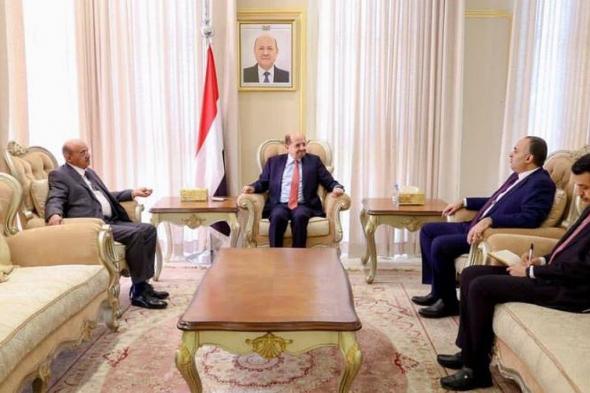 رئيس
    وزراء
    اليمن
    يشيد
    بدعم
    المملكة
    الأخوي
    ودورها
    المحوري
    في
    حماية
    الاستقرار
    المالي
    والنقدي