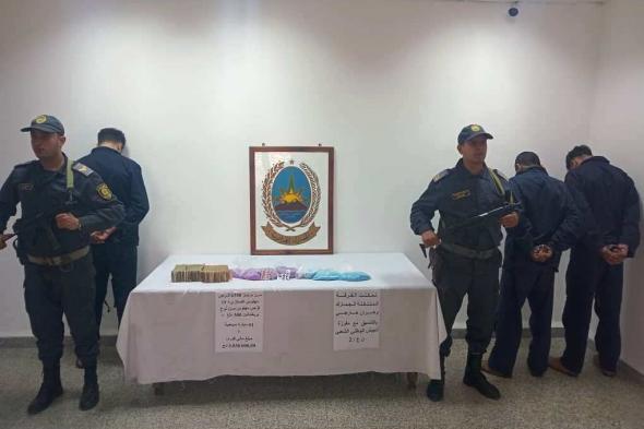 وهران..
توقيف
3
أشخاص
وحجز
أكثر
من
6
آلاف
قرص
مهلوس