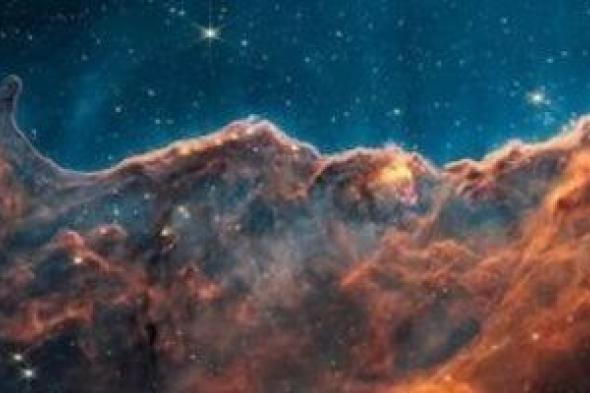 هل
الفضاء
«لزج»؟
دراسة
جديدة
تتحدى
فهمنا
للطاقة
المظلمة