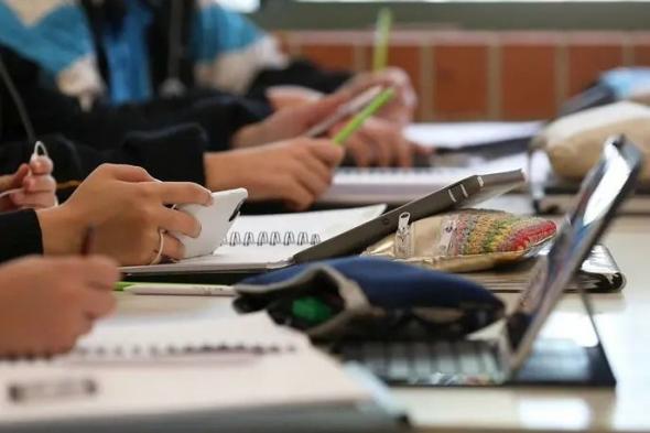 مدارس حكومية تستبدل أجهزة الطلبة المستهلكة بحواسيب محمولة جديدة