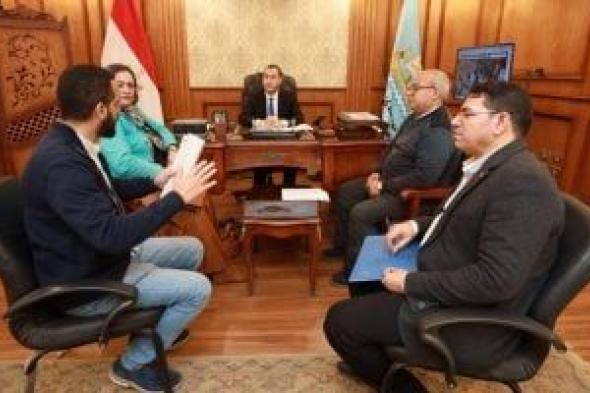 محافظ
كفر
الشيخ
يوجه
ببحث
عدد
من
طلبات
وشكاوى
المواطنين