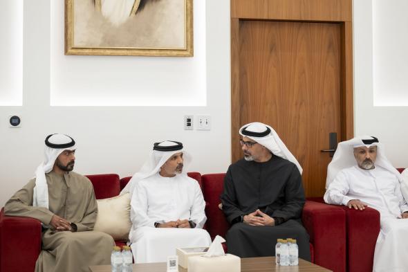 خالد بن محمد بن زايد يعزي في وفاة فاطمة محمد المنصوري