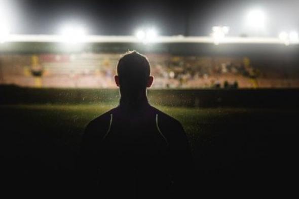 «الإصابات والشيشة والسهر» تجبر إدارة نادٍ على التخلص من نجم كبير