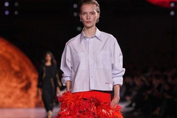 التنانير المزينة بالريش: أبرز صيحات الموضة لعام 2026