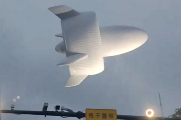 الصين توربين هواء عملاق معلق في السماء يثير الفضول والدهشة