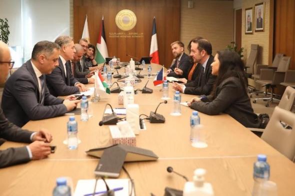 تفاصيل
اجتماع
محافظ
سلطة
النقد
مع
القنصل
العام
الفرنسي