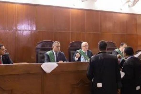 السجن
15
سنة
لمتهم
بتهديد
شخص
بالقتل
على
الهاتف
المحمول
بسوهاج