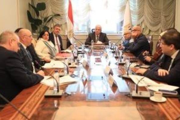 وزير
التعليم
العالي
يبحث
سبل
تعزيز
التعاون
مع
وفد
جامعة
إكستر
البريطانية