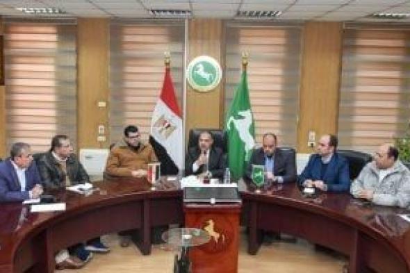 محافظ
الشرقية
يوجه
بتذليل
العقبات
لتنفيذ
مشروعي
لوحة
توزيع
كهرباء
للقرى