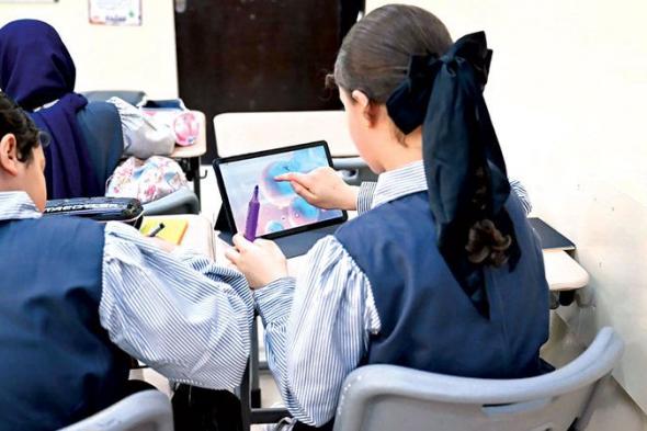 مدارس حكومية تستبدل حواسيب طالبات الصف التاسع بأجهزة جديدة