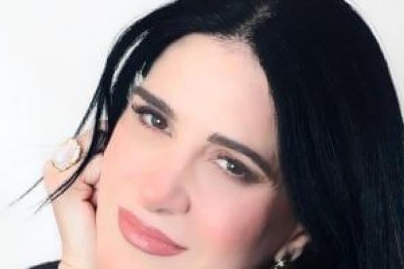 ميرنا
وليد
تفتتح
عرض
مسرحية
"ابن
الأصول"
على
مسرح
ميامى..
29
ىناير