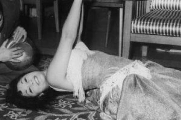 سهير
زكى
فى
العناية
المركزة..
حكاية
طفلة
عشقت
الرقص
وتحدت
أم
كلثوم