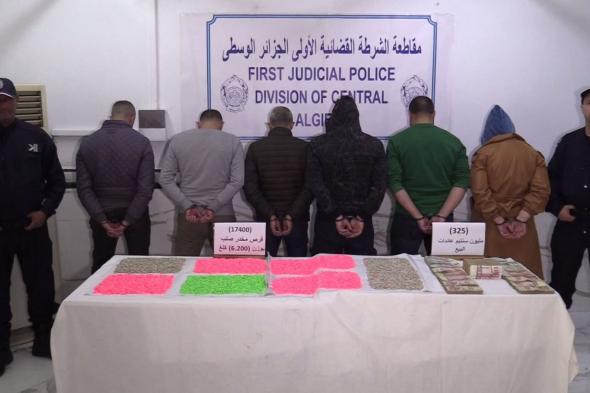 توقيف
6
أشخاص
من
بينهم
امرأة
شكلوا
عصابة
لترويج
الكوكايين
والكاشيات
بالعاصمة