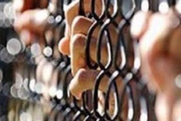 المؤبد
لبائع
آيس
كريم
لاتهامه
بالتعدى
على
ابنته
فى
السويس