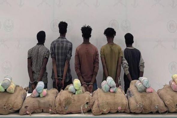 القبض
    على
    6
    مخالفين
    من
    الجنسية
    الإثيوبية
    لتهريبهم
    القات
    بجازان
    وعسير