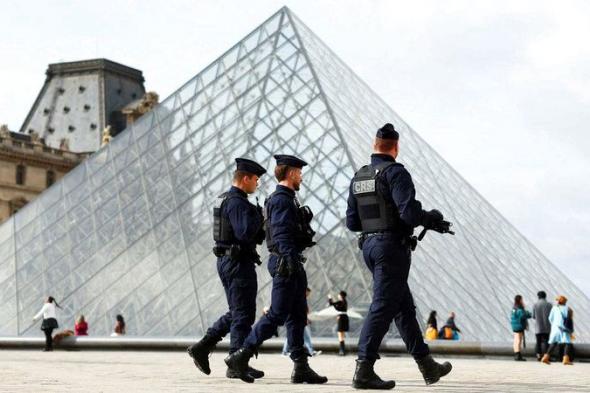 مشاهد من سرقة «اللوفر».. العملية تمت في 4 دقائق