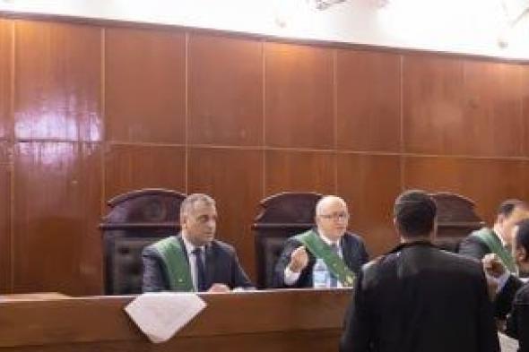 إحالة
أوراق
3
متهمين
بالاتجار
بالمخدرات
للمفتى
لحيازتهم
2
كيلو
شابو
فى
سوهاج