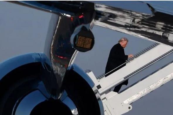 خلال
    توجهها
    إلى
    دافوس..
    طائرة
    ترامب
    تواجه
    مشكلة
    كهربائية
    وتعود
    أدراجها