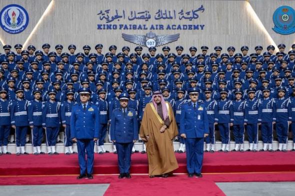 نائب
وزير
الدفاع
يرعى
حفل
تخريج
الدفعة
107
من
طلبة
كلية
الملك
فيصل
الجوية