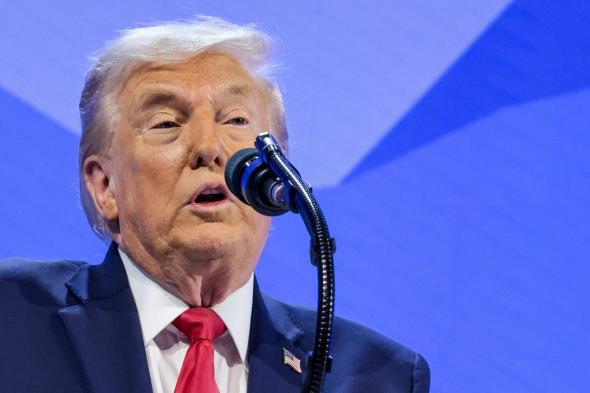 ترامب يعلن عن لقاء مع الرئيس الأوكراني الأربعاء في دافوس