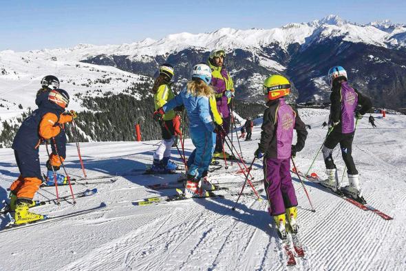 «كورشوفيل» و«سانت موريتز» و«دولوميت» أبرز وجهات التزلج لدى المواطنين