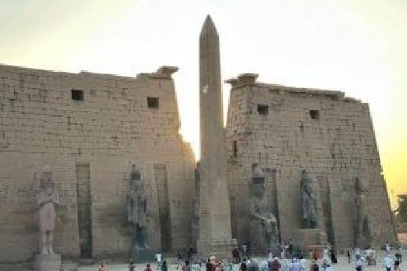 شاهد
على
عظمة
الفراعنة..
تماثيل
الملك
رمسيس
ومقصوراته
تجذب
أنظار
زوار
معبد
الأقصر