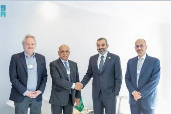 «السواحه»
    يجتمع
    بقادة
    شركات
    تقنية
    عالمية
    لتسريع
    الابتكار
    في
    الاتصالات
    والذكاء
    الاصطناعي