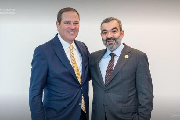 على
    هامش
    "دافوس"..
    وزير
    الاتصالات
    يجتمع
    مع
    عدد
    من
    رؤساء
    الشركات
    العالمية