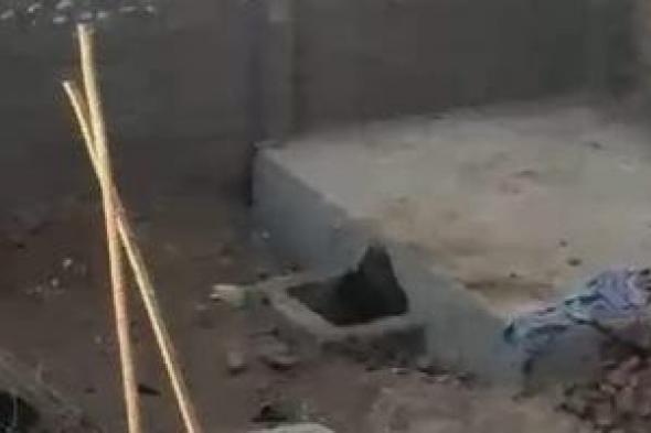 نقل
جثمان
والده
إليه..
تفاصيل
صادمة
فى
واقعة
وجود
قبر
داخل
حوش
منزل
بقنا