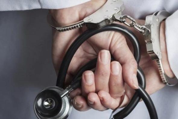 كفالة
      مالية..
      إخلاء
      سبيل
      طبيب
      عظام
      شهير
      بعد
      اتهامه
      بالتحرش
      بالدقي