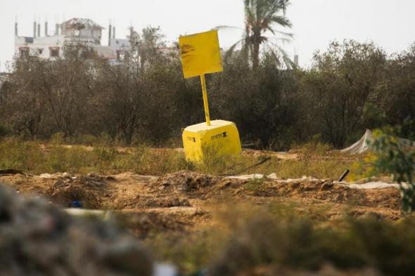 صورة:
الجيش
الإسرائيلي
يبدأ
حفر
خندق
وعوائق
على
امتداد
الخط
الأصفر
مع
قطاع
غزة