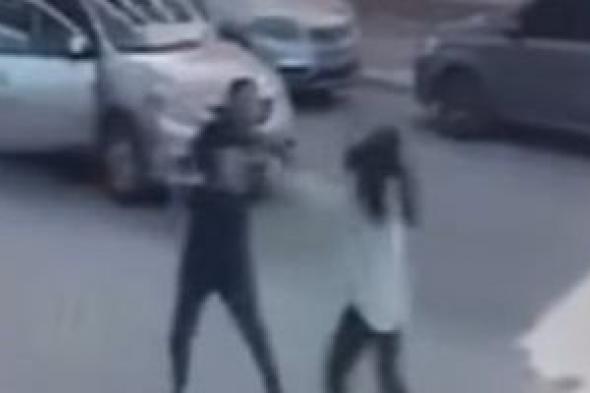 أولى
جلسات
محاكمة
سائق
شركة
نقل
ذكى
ضرب
فتاة
بالتجمع
بعد
إلغاء
الرحلة
17
مارس