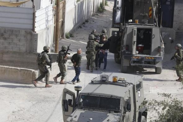 الاحتلال
يشن
حملة
مداهمات
واعتقالات
واسعة
بالضفة