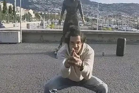 الشرطة تبحث عن شاب أشعل النار في تمثال كريستيانو رونالدو