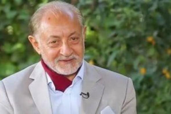 عبد
العزيز
مخيون
يطمئن
جمهوره
بعد
إجرائه
عملية
جراحية