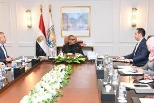 محافظ
جنوب
سيناء
يشدد
على
ضرورة
سرعة
الانتهاء
من
المشروعات
الجارية